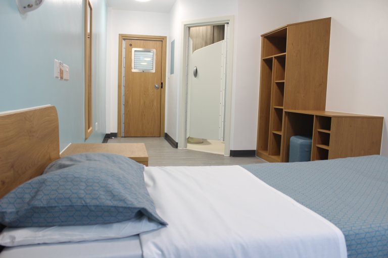 Ward bedroom with view of ensuite bathroom
