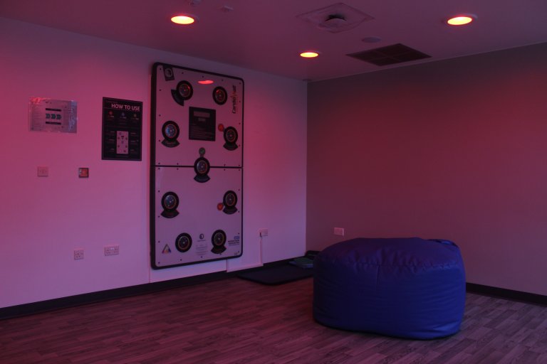 De-escalation space in red light